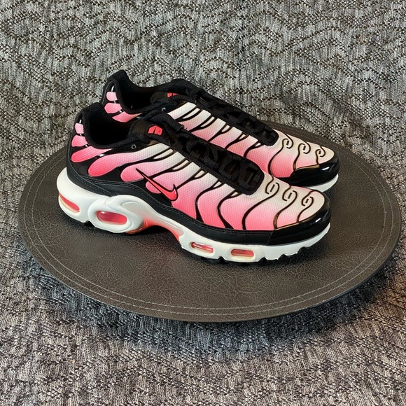 Nike Air Max Plus Sneaker Women's 9.5 - Picture 2 of 7